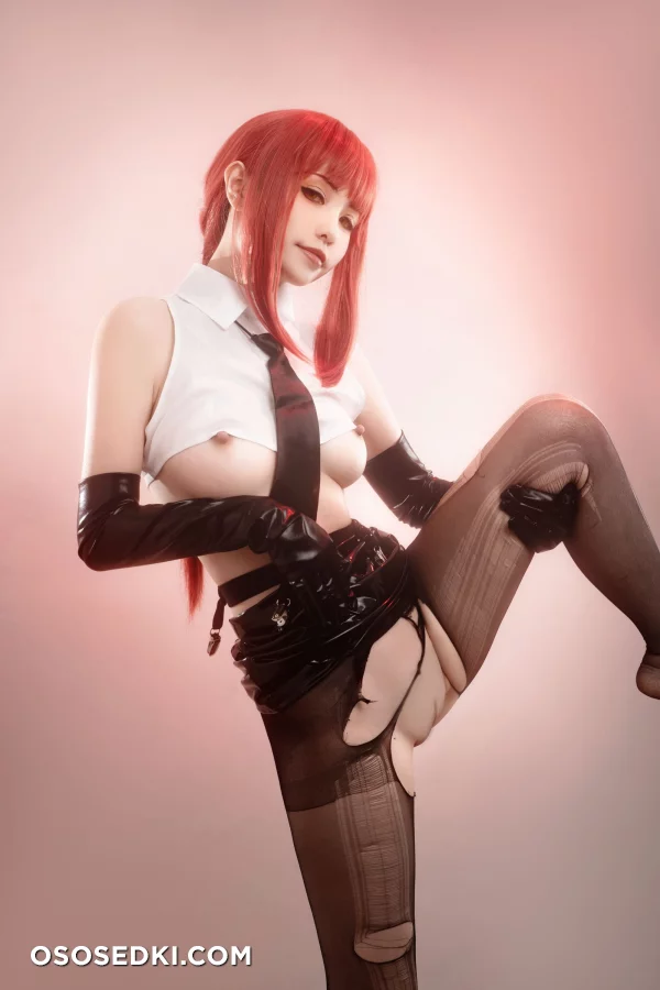 HornyCos - Red-Haired Petite Beauty Cosplays As Chainsaw Man Makima (Patreon) - 22