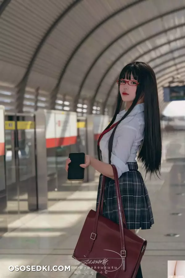  网路收集  福利少女 咬一口兔娘 电车惊魂expect VIP专属全  75P  - 18