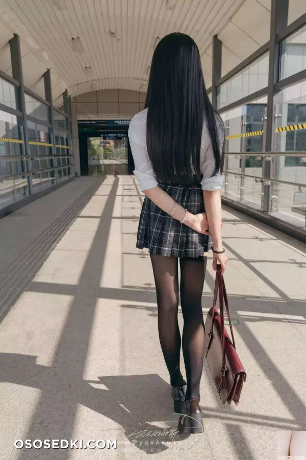 网路收集  福利少女 咬一口兔娘 电车惊魂expect VIP专属全  75P  - 31