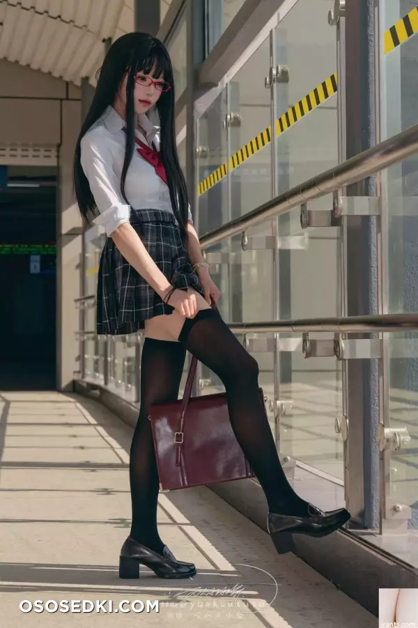  网路收集  福利少女 咬一口兔娘 电车惊魂expect VIP专属全  75P  - 32