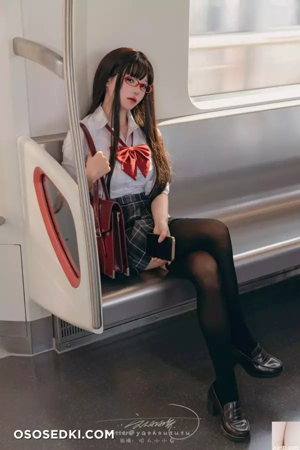  网路收集  福利少女 咬一口兔娘 电车惊魂expect VIP专属全  75P  - 41