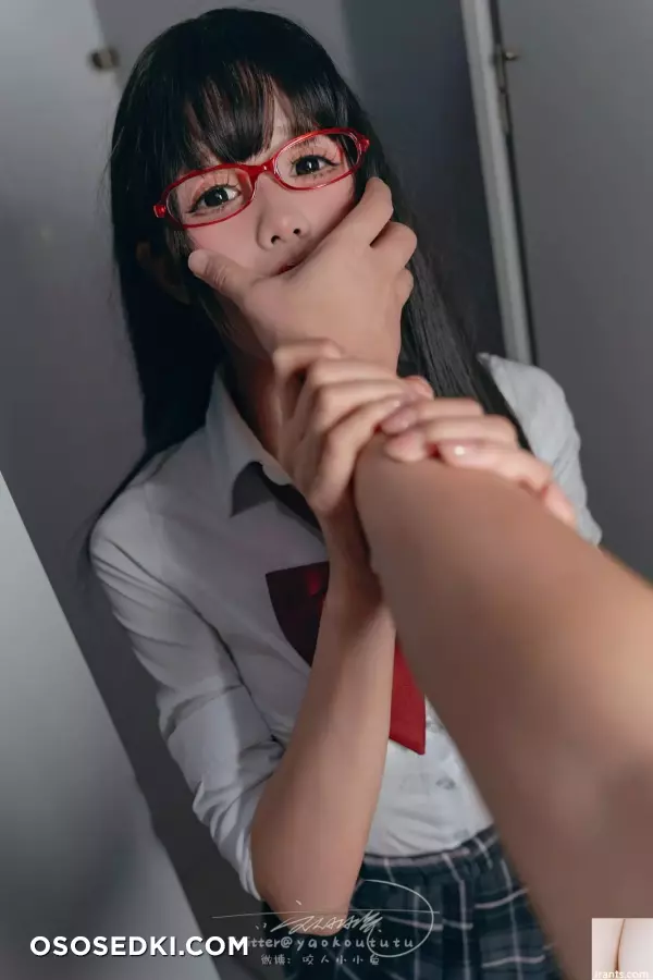  网路收集  福利少女 咬一口兔娘 电车惊魂expect VIP专属全  75P  - 65