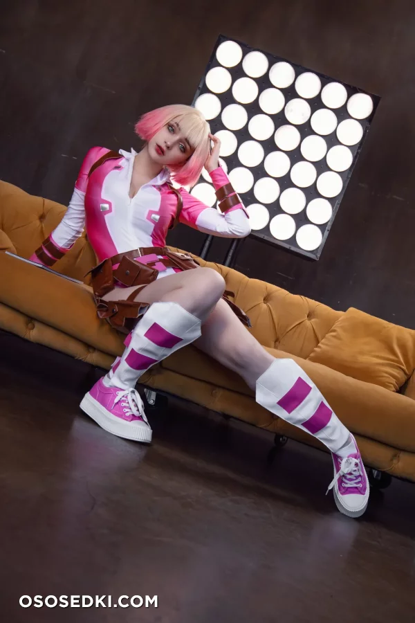 Hologana - Gwenpool - Deadpool - 13