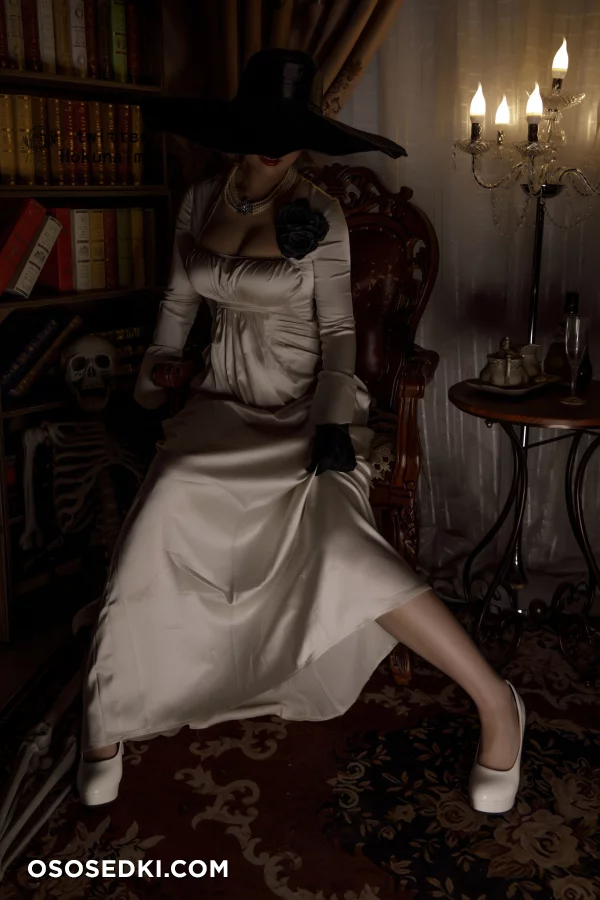 Hokunaimeko - Alcina Dimitrescu - Resident Evil | Biohazard - 16