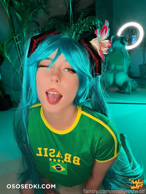 Molly Red Wolf - Miku Hatsune - Vocaloid - 10