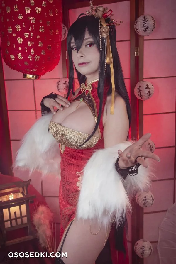 Miih Cosplay - Taihou - Azur Lane - 1