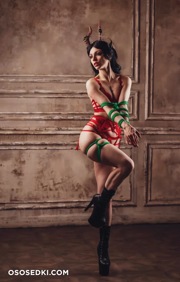Luna Cosplay - Queen Of Pain - Defense Of The Ancients - 7