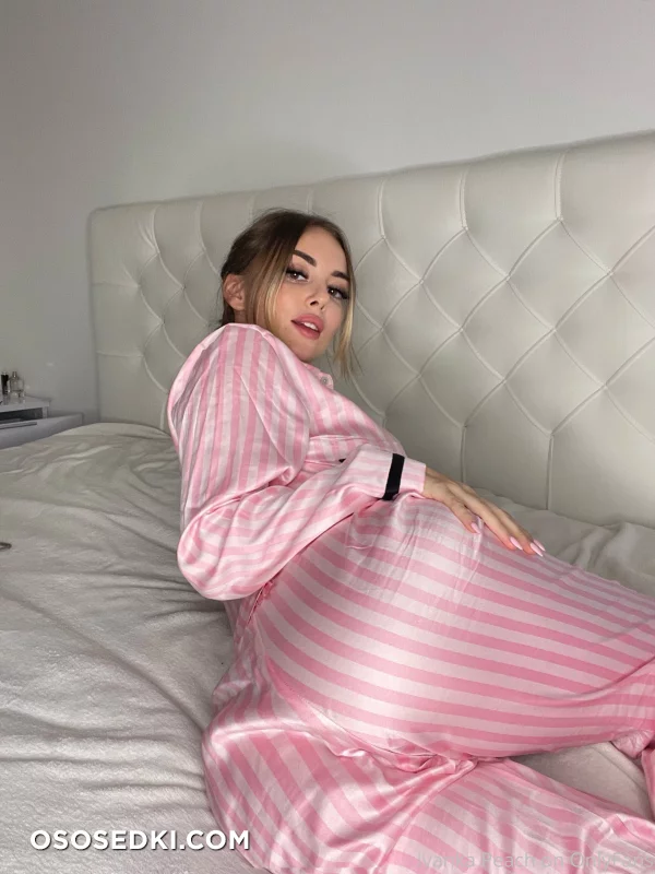 Ivanka - ivankapeach - 198