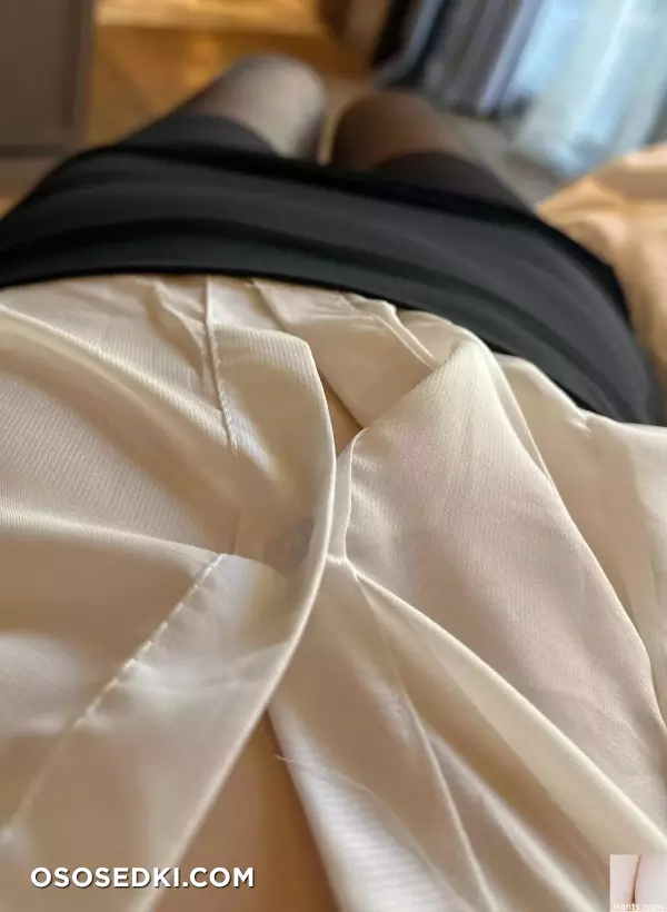 [网路收集] 福利姬 奶雯《 秘书制服诱惑 》 - 24
