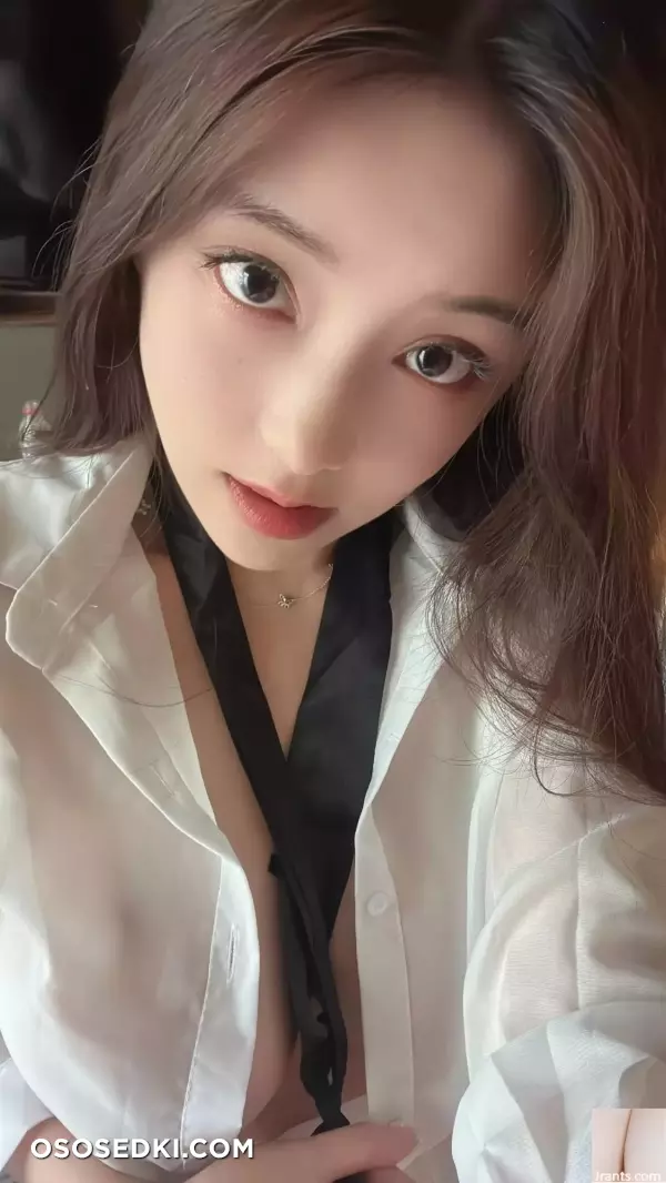 [网路收集] 福利姬 奶雯《 秘书制服诱惑 》 - 5