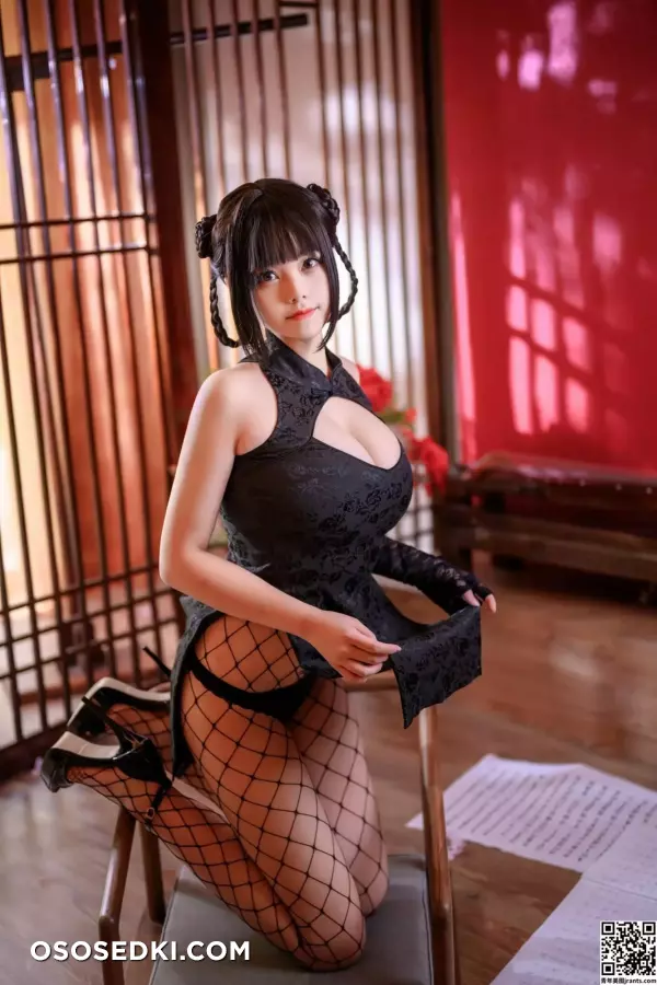 [网路收集系列] 福利姬 蜜汁猫裘《 witch 旗袍 》VIP福利帖[56P - 11