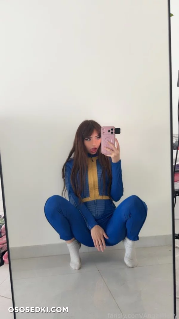 Angel Melly - Vault Girl - Fallout - 16
