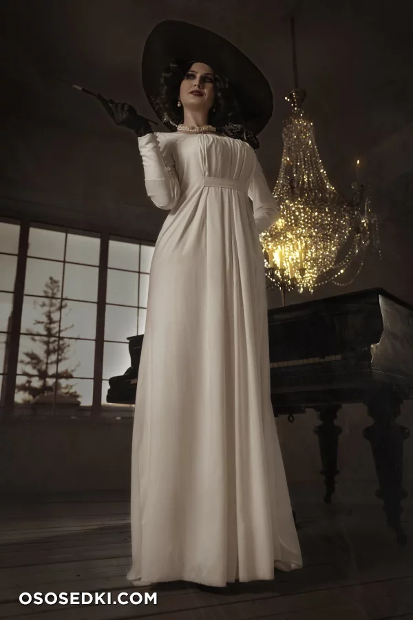 Julius Drow - Alcina Dimitrescu - Resident Evil  Biohazard - 1