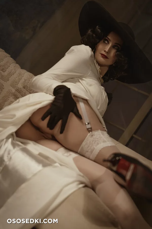 Julius Drow - Alcina Dimitrescu - Resident Evil  Biohazard - 15