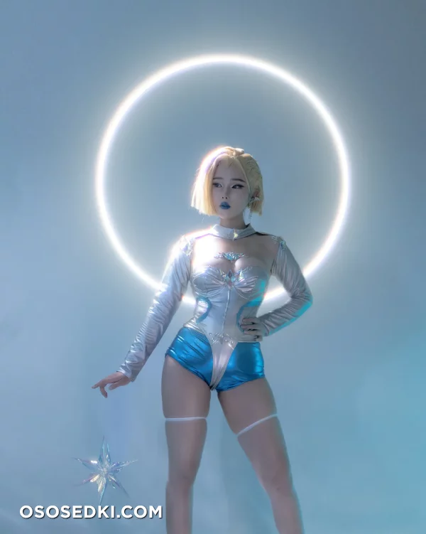 Titi Cosplay - Emma Frost - X-men - 72