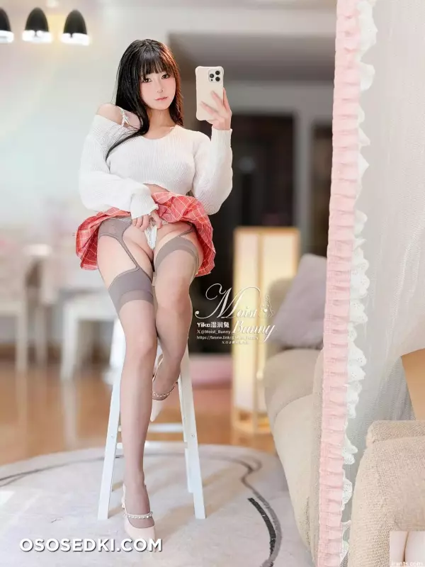 Welfare Girl Bite a Rabbit Girl  - 45