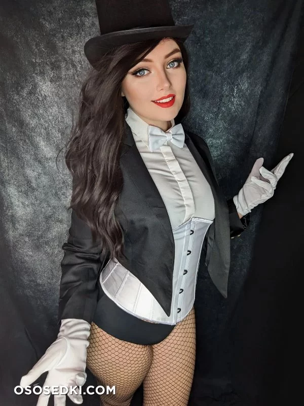 Kate Gray - Zatanna Zatara - Justice League - 11