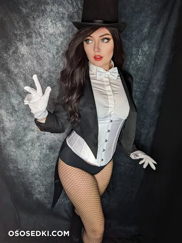 Kate Gray - Zatanna Zatara - Justice League - 14