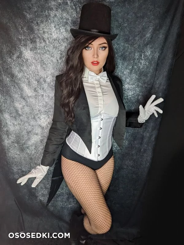 Kate Gray - Zatanna Zatara - Justice League - 16