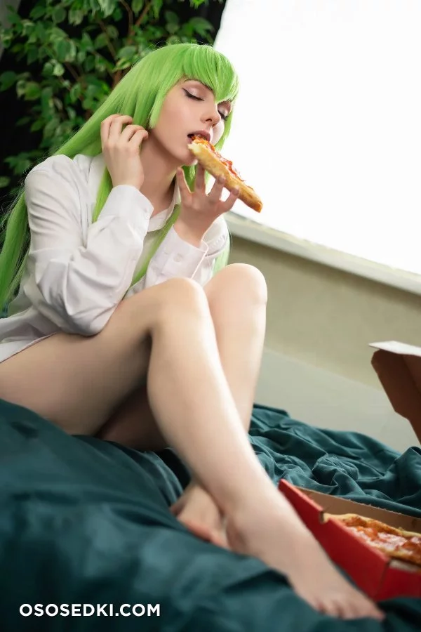 Victoria Lirell - C.c. - Code Geass - 11