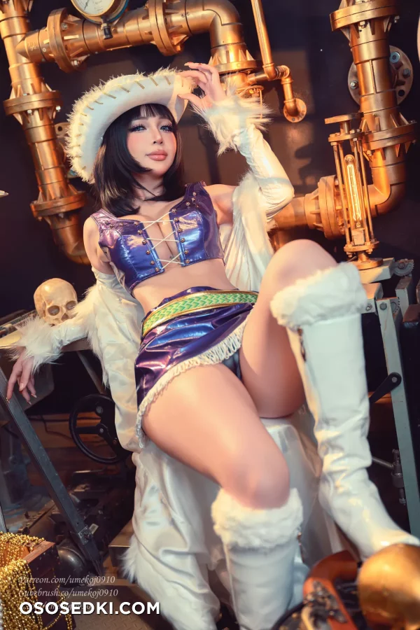Umeko J - Nico Robin - One Piece - 32