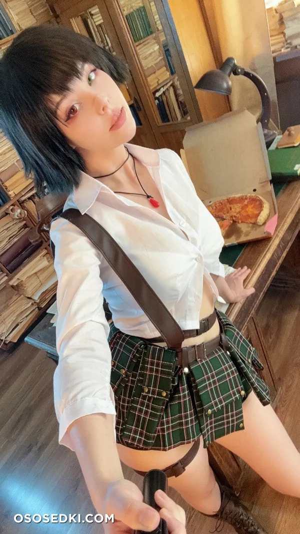 Helly Von Valentine  Disharmonica - Lady - Devil May Cry - 64