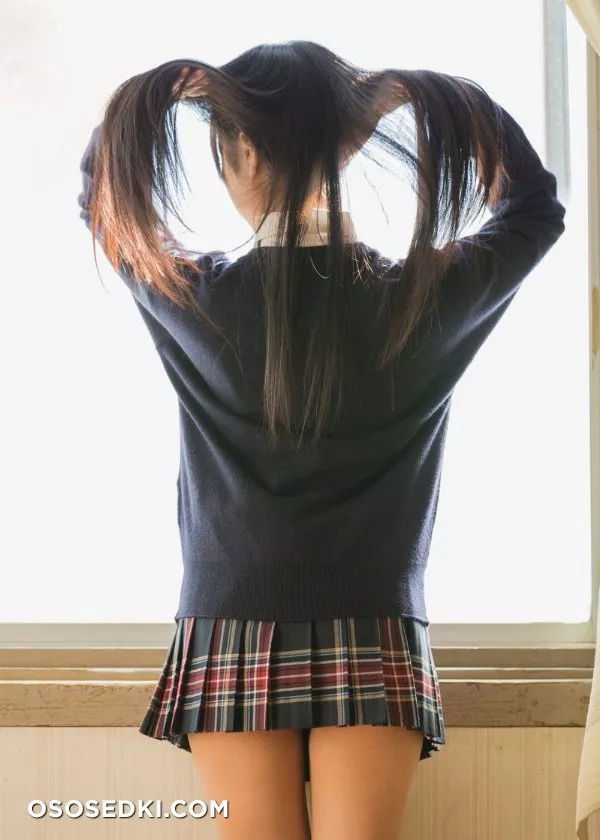 Kurokami Joshi (Black Hair Girls) Photo Book [Japanese Edition] - 17