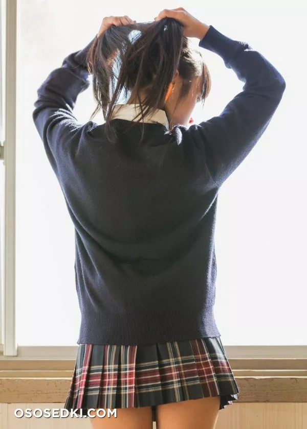 Kurokami Joshi (Black Hair Girls) Photo Book [Japanese Edition] - 18