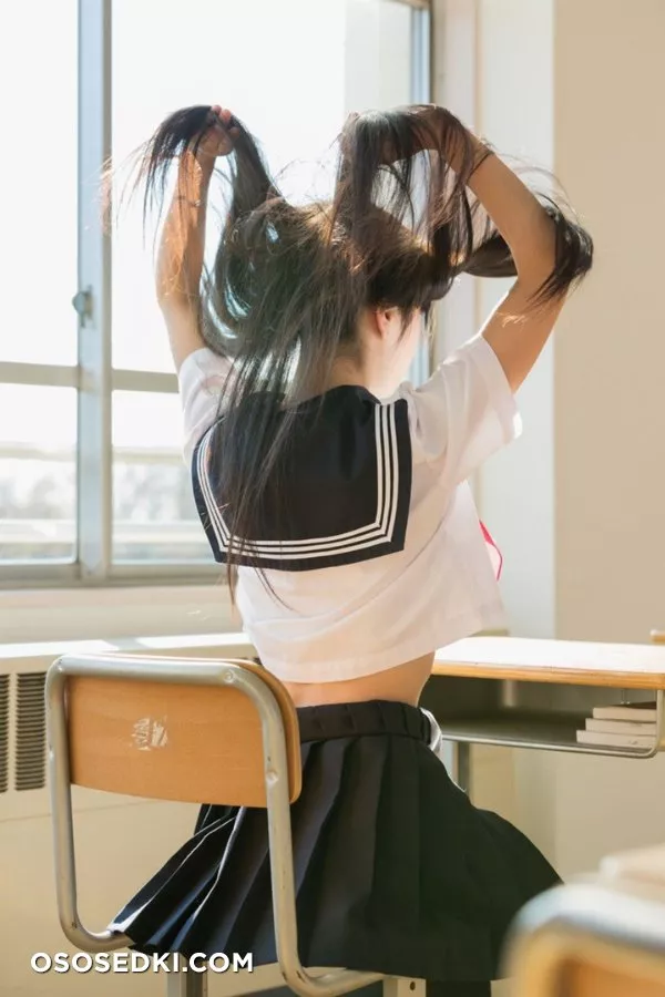 Kurokami Joshi (Black Hair Girls) Photo Book [Japanese Edition] - 35