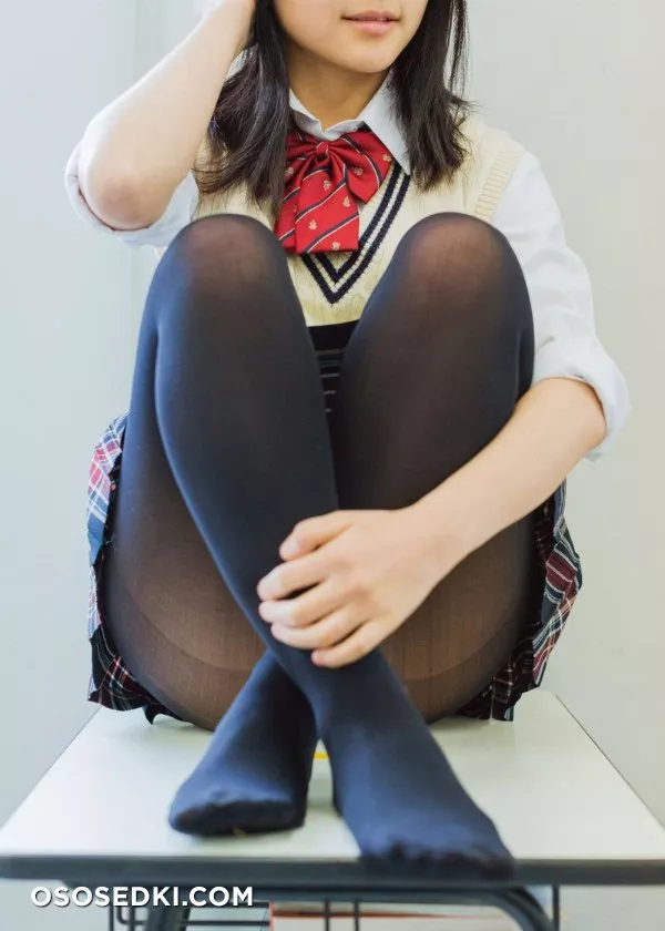 Kurokami Joshi (Black Hair Girls) Photo Book [Japanese Edition] - 147