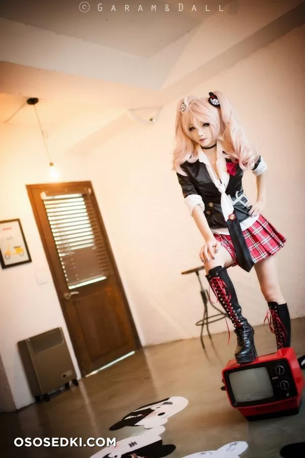 Junko (Danganropa) (Enoshima shield child) by AZA - 13