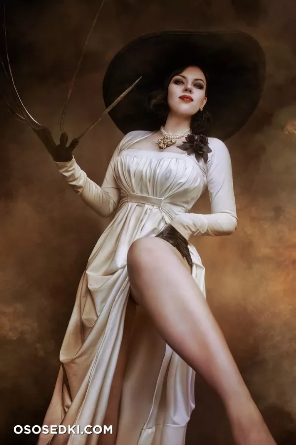 Alice Cosplay - Lady Dimitrescu - 9