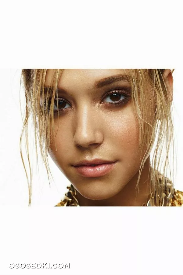 Alexis Ren - 9
