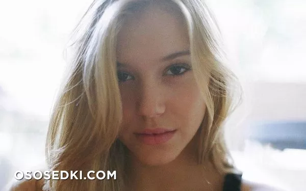 Alexis Ren - 28