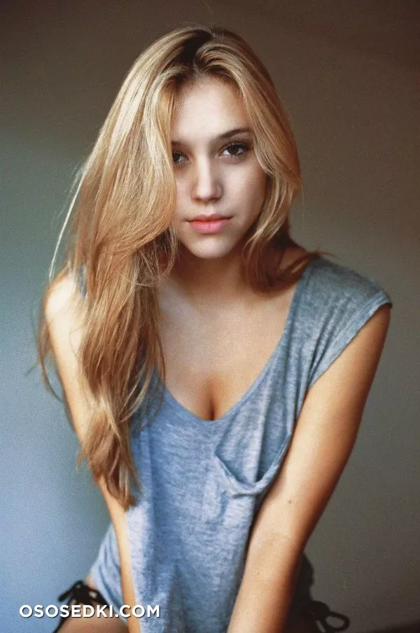 Alexis Ren - 31