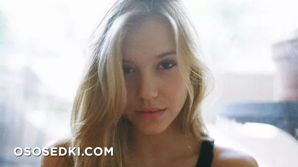 Alexis Ren - 46
