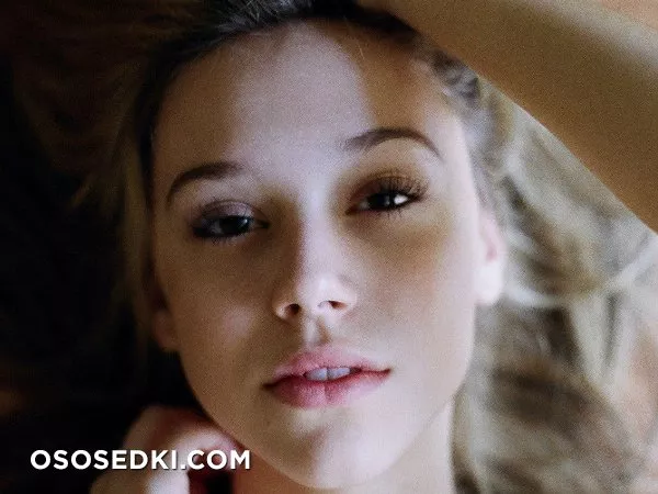 Alexis Ren - 54