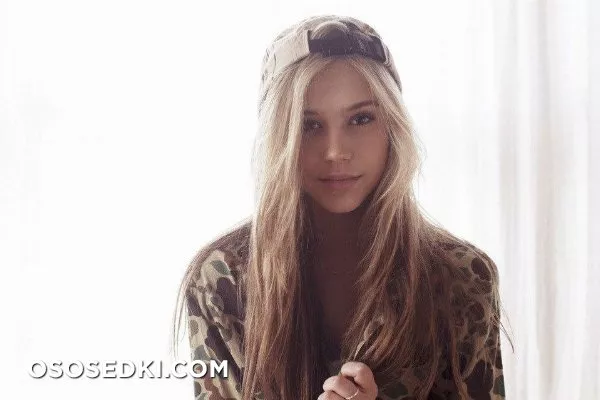 Alexis Ren - 66