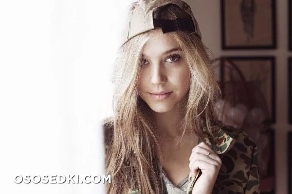 Alexis Ren - 67
