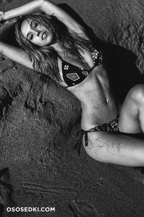 Alexis Ren - 70