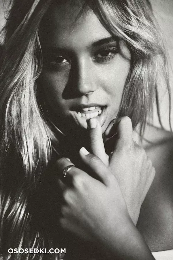 Alexis Ren - 109