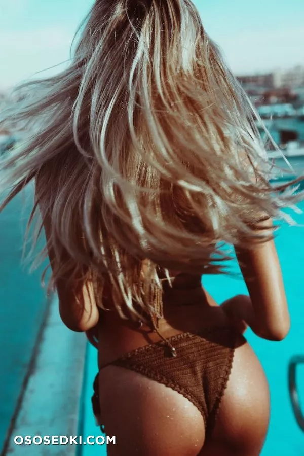 Alexis Ren - 124