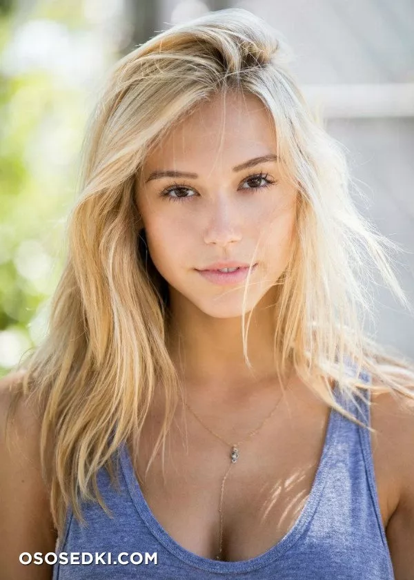 Alexis Ren - 133