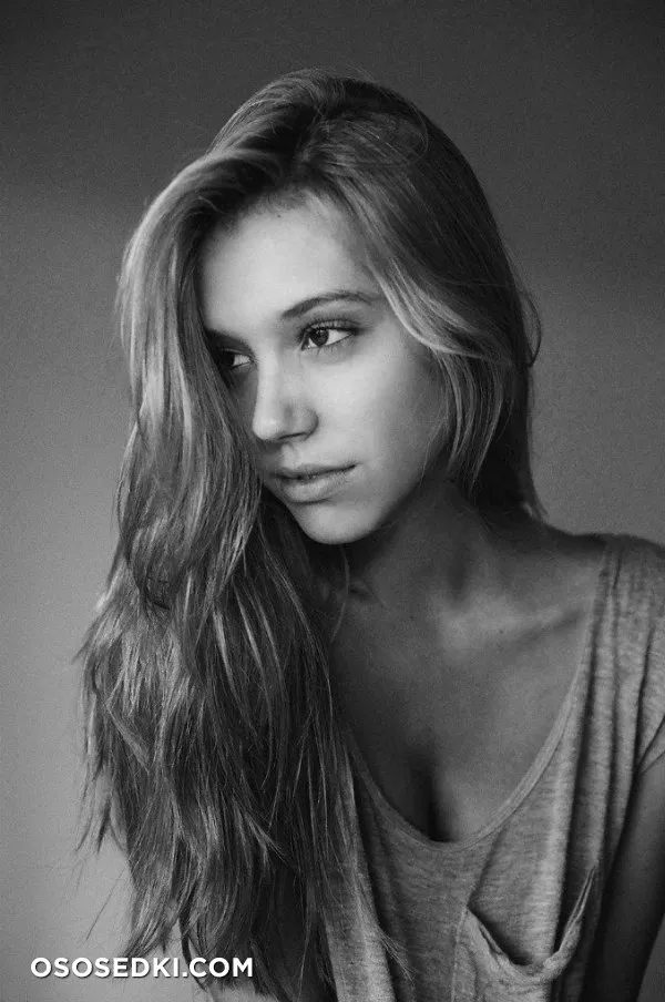 Alexis Ren - 173