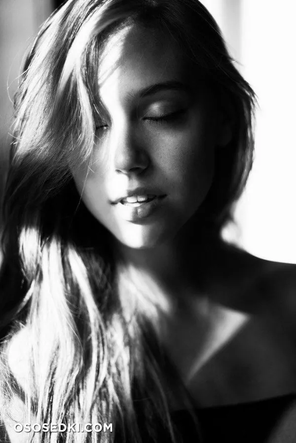 Alexis Ren - 175
