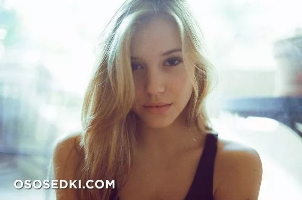 Alexis Ren - 183