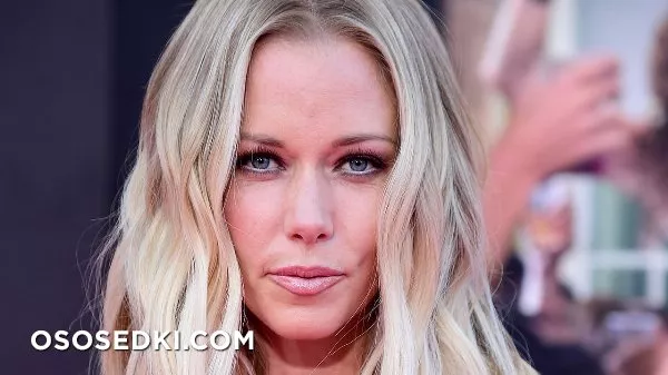 Kendra Wilkinson - 52