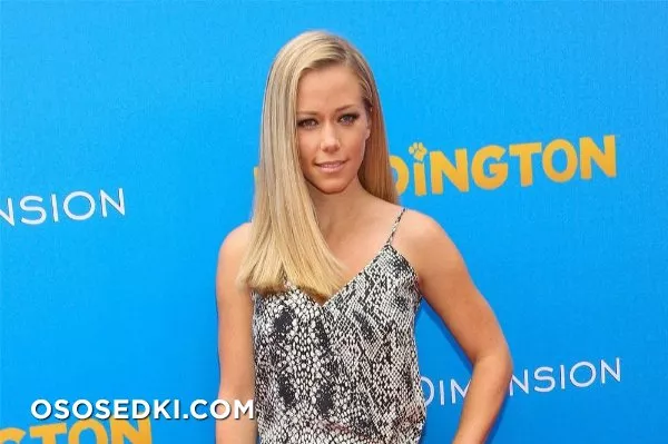 Kendra Wilkinson - 55