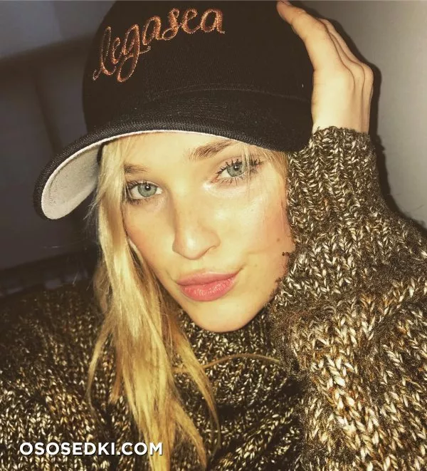 Alexa Reynen - 20