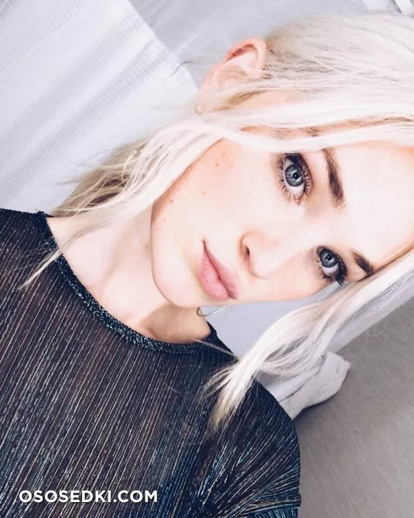 Alexa Reynen - 82
